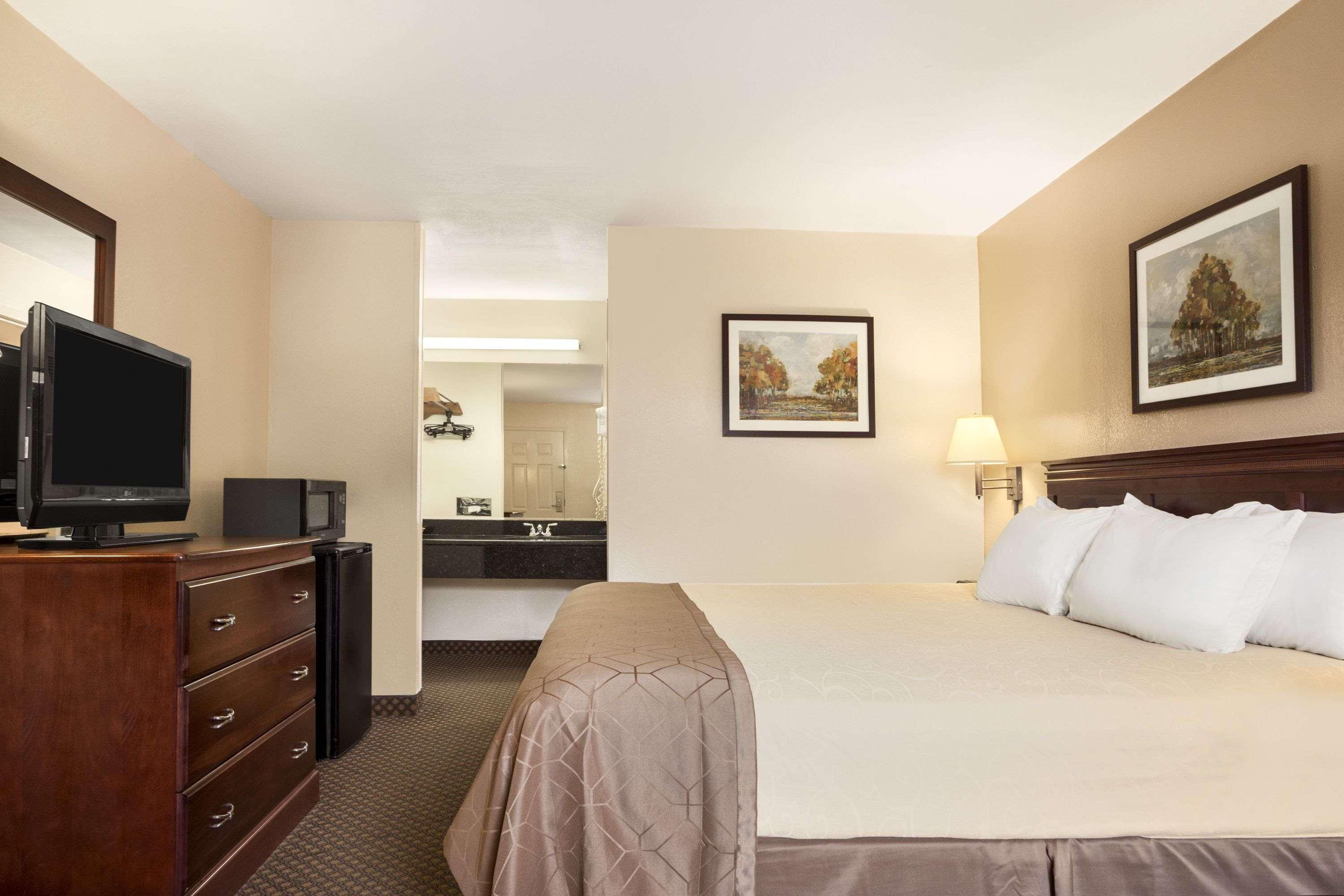 Days Inn by Wyndham Kuttawa/Eddyville Bagian luar foto