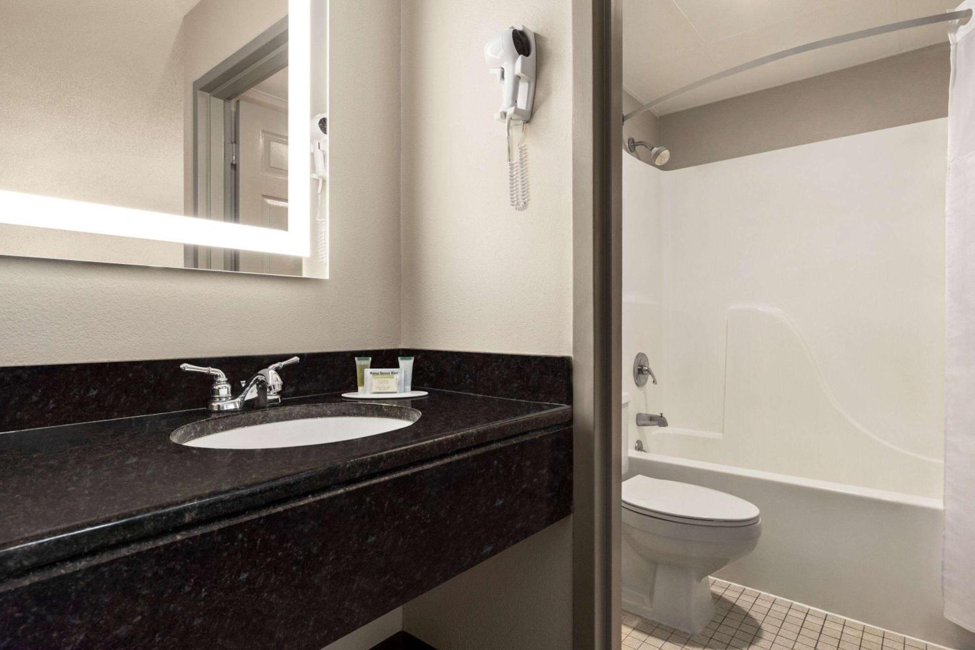 Days Inn by Wyndham Kuttawa/Eddyville Bagian luar foto